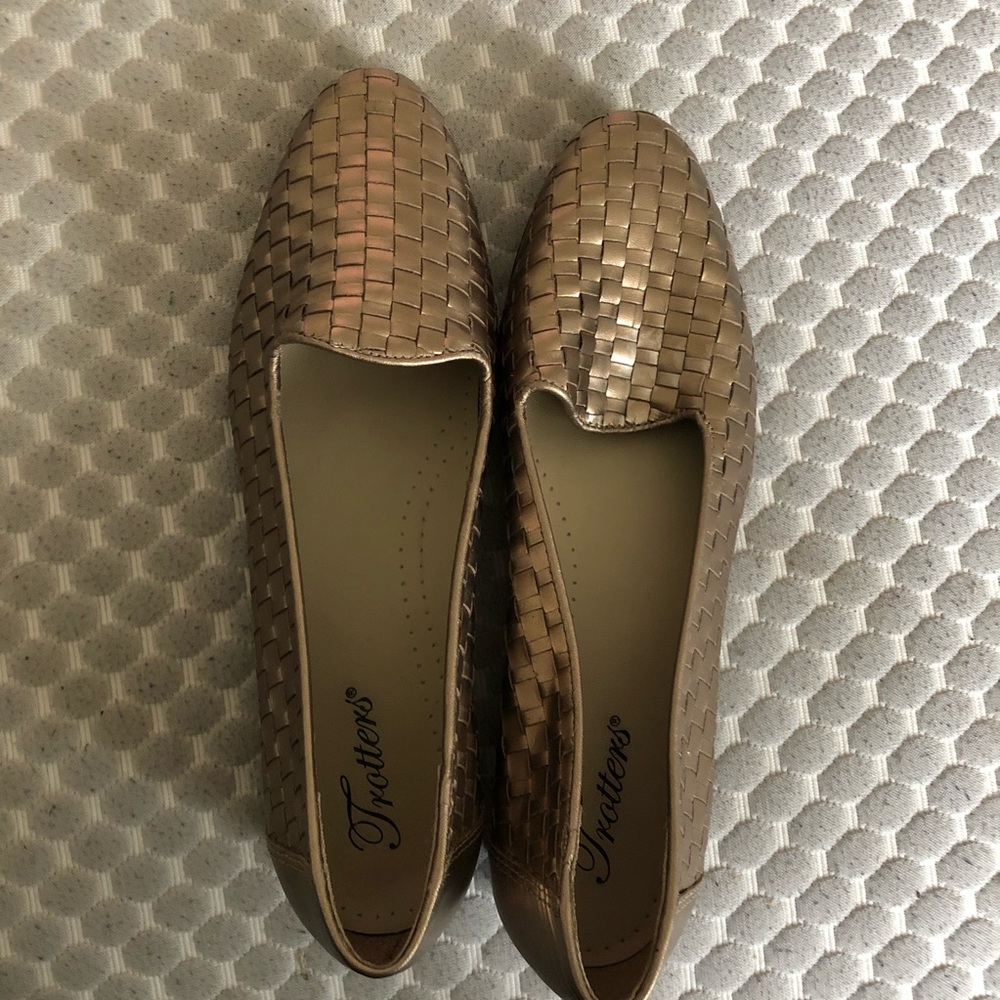 Vintage gold flats
